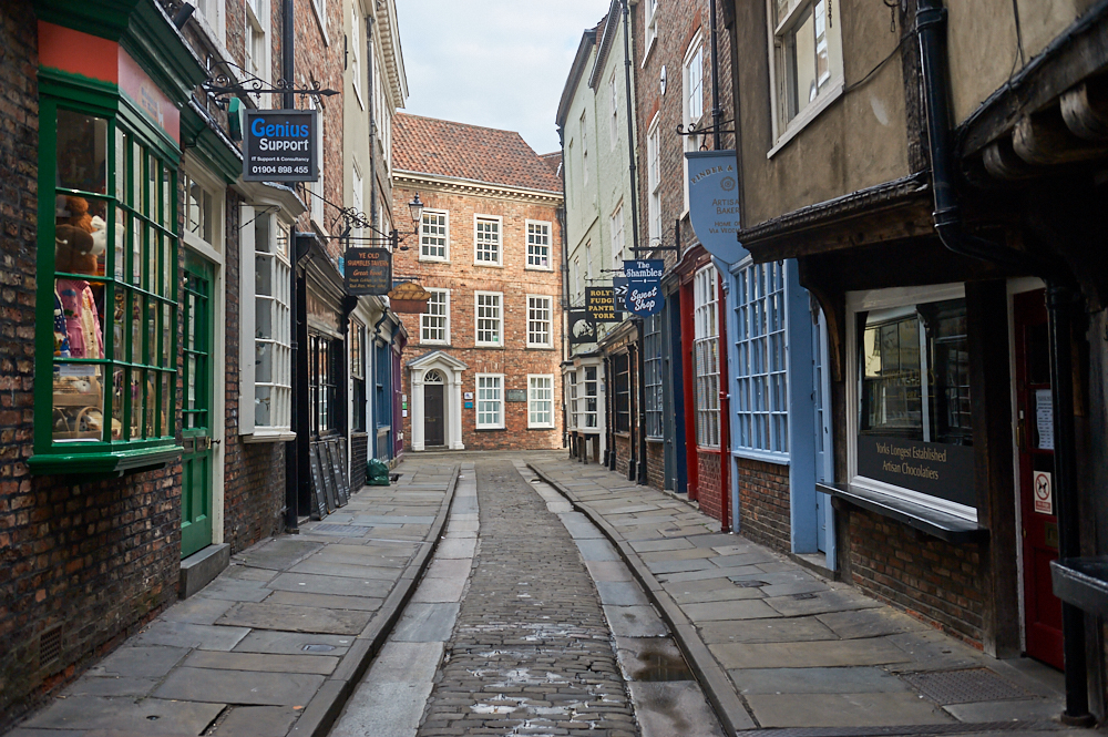 york, the shambles, harry potter, empty, street, no people, sunday, summer, photos and the city, yorkshire, england, visit england,, medieval, city, 