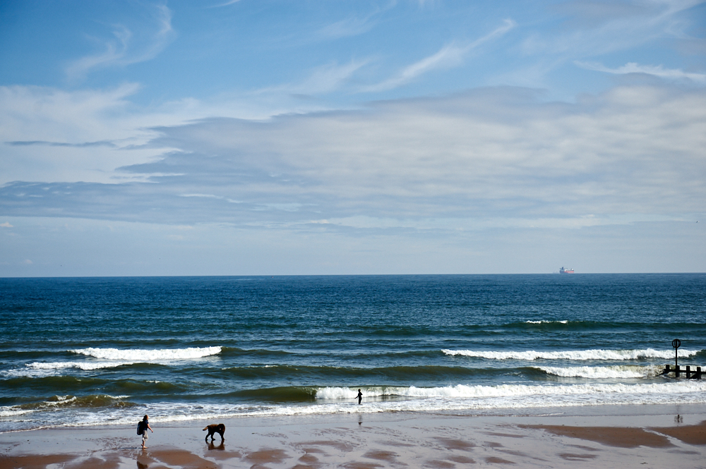 Aberdeen beach goes on for miles, what a beautiful summer´s day to spend in the sea