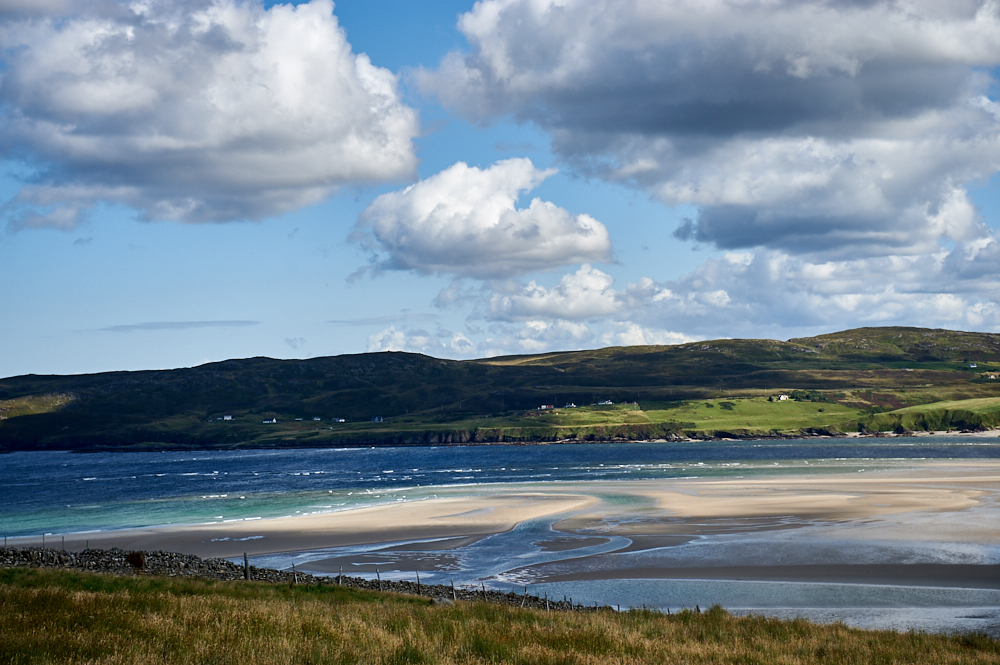 Visiting Talmine Bay in Sutherland, the North of Scotland and taking a break at the turquoise sea and white beach.