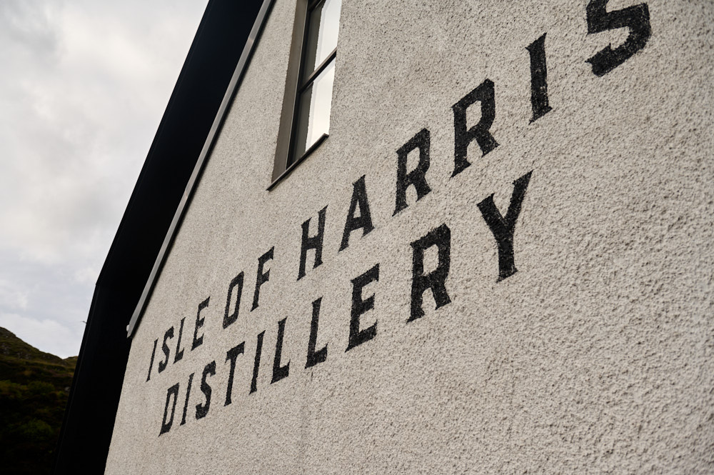 Visit to the Harris Distillery, tasting gin and whisky and having a tour around the distillery.